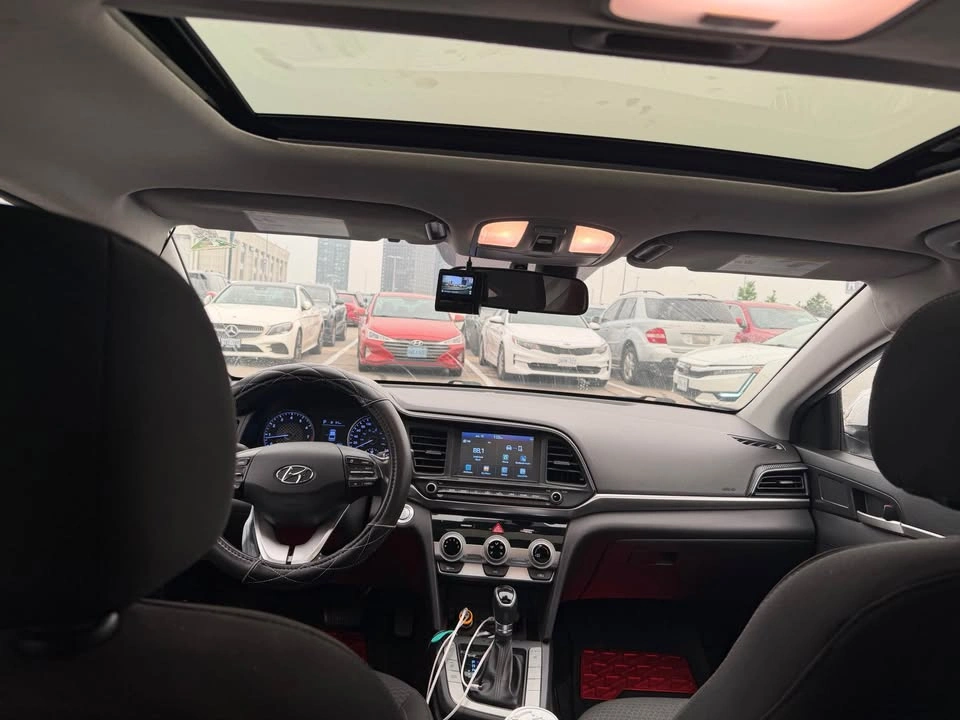Hyundai Elantra - photo 2