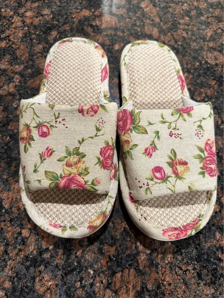 Assorted Indoor Open-Toe Slippers - photo 4