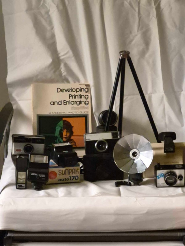 1970's cameras and accessories - photo 2