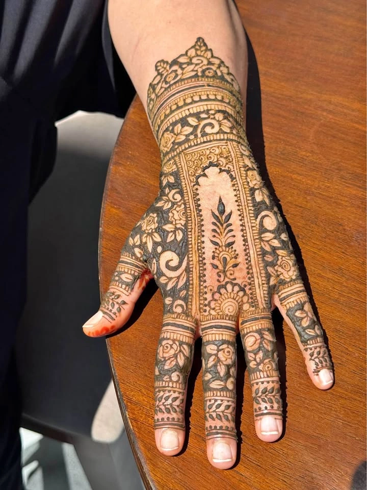 FREE mehendi/henna application!