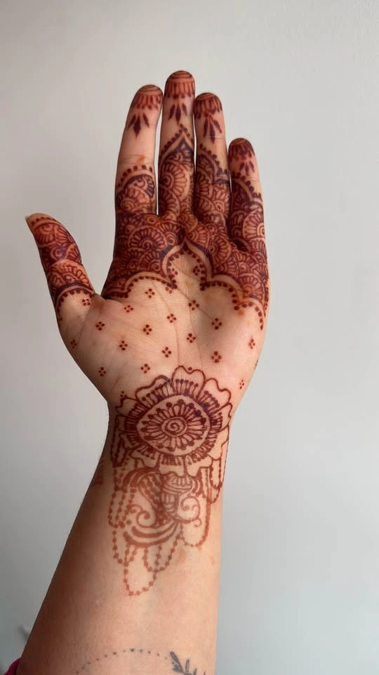FREE mehendi/henna application! - photo 3