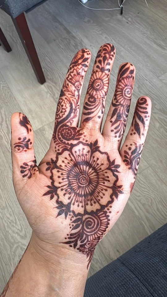 FREE mehendi/henna application! - photo 4
