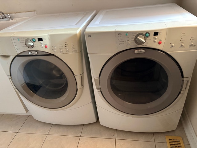 Whirlpool Washer and Dryer for sale - photo 3