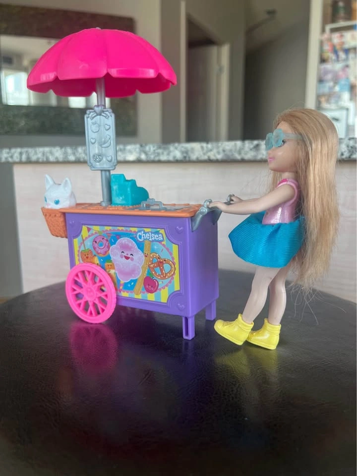 Barbie Club Chelsea Ice Cream Car