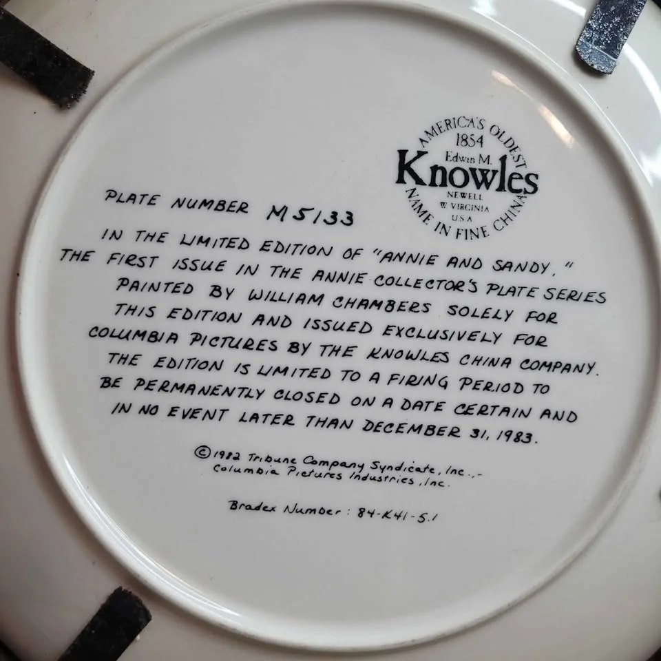 1982 Knowles Collector Plate "Annie and Sandy"- Frame image indicator(6)