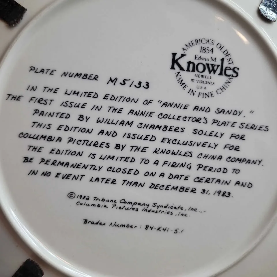 1982 Knowles Collector Plate "Annie and Sandy"- Frame image indicator(7)
