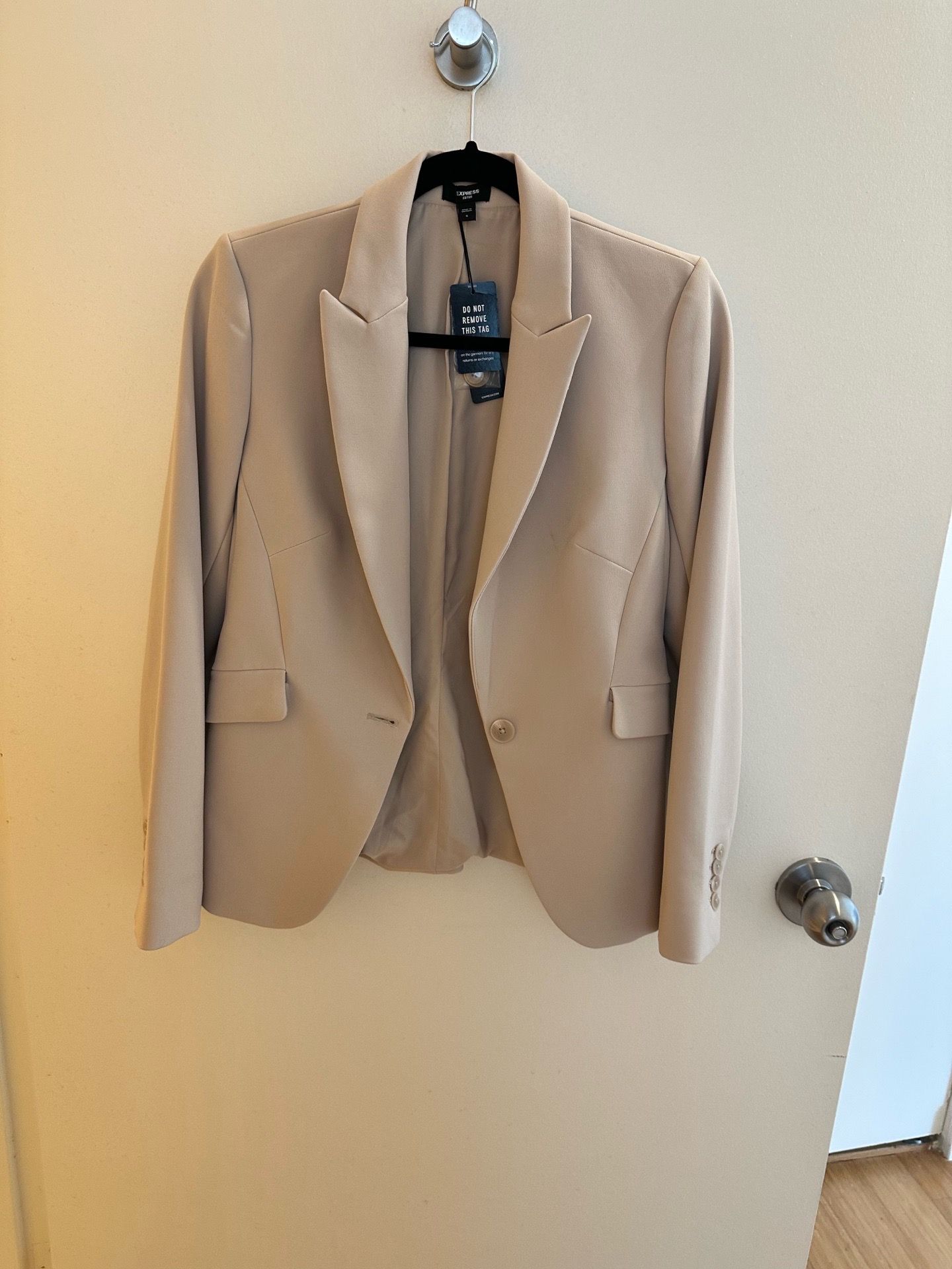 EDITOR ONE BUTTON 24" WOMEN BLAZER