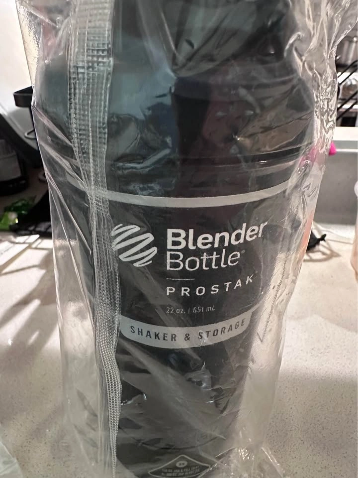 BRAND NEW Blender Bottles with ProStak & Free Protein Scooper - photo 2