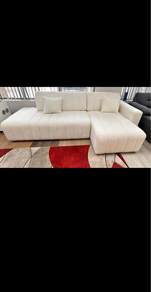 Modern Cream Sectional Sofa – Elegant & Comfortable