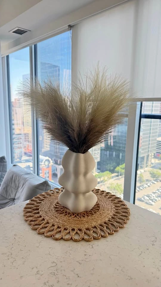Vase + pampas