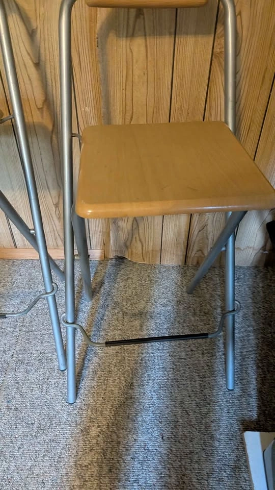 2 wooden folding bar stools - photo 3