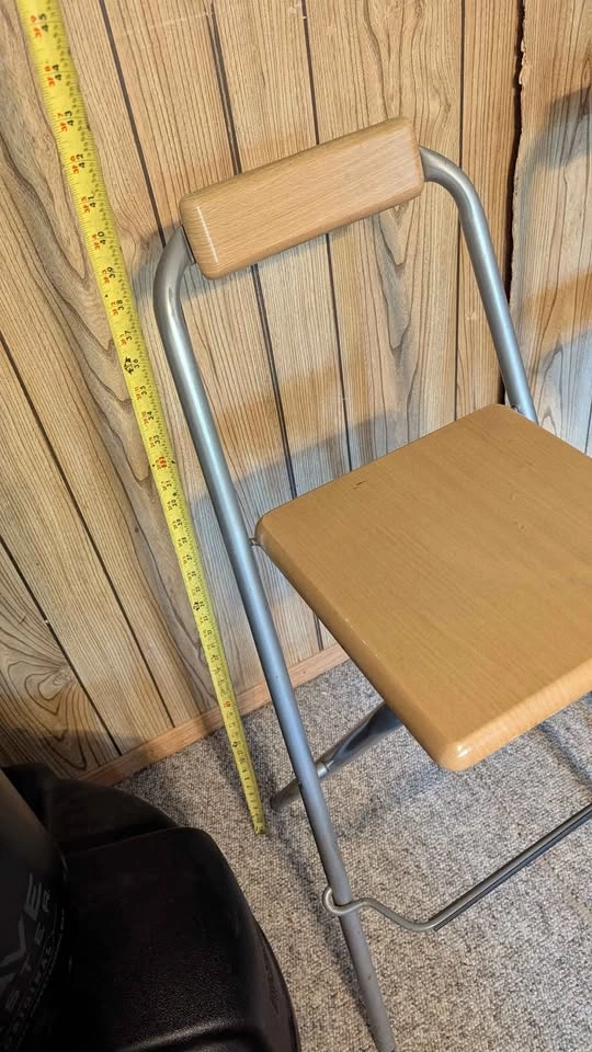 2 wooden folding bar stools - photo 4