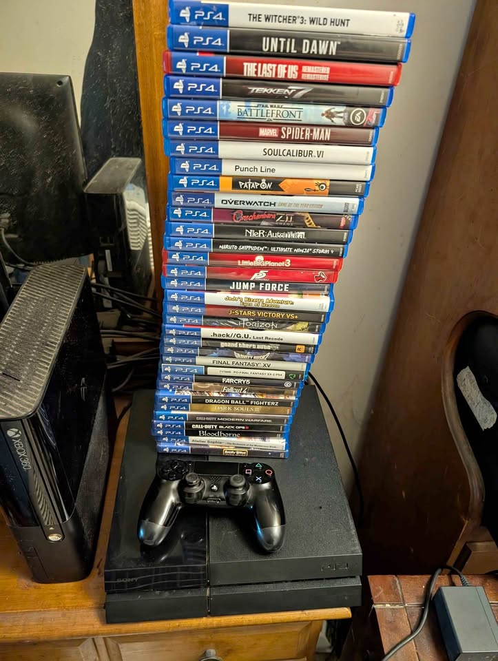 PS4 500 GB + 32 game lot & controller