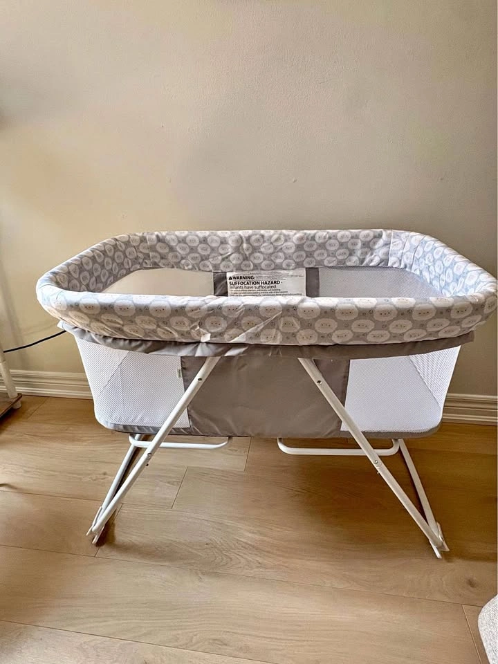Ingenuity Snooze & Stow Rocking Portable Folding Bassinet