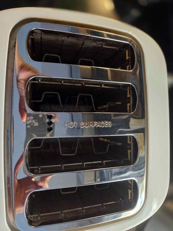 Hamilton Beach 4 slice toaster - photo 2