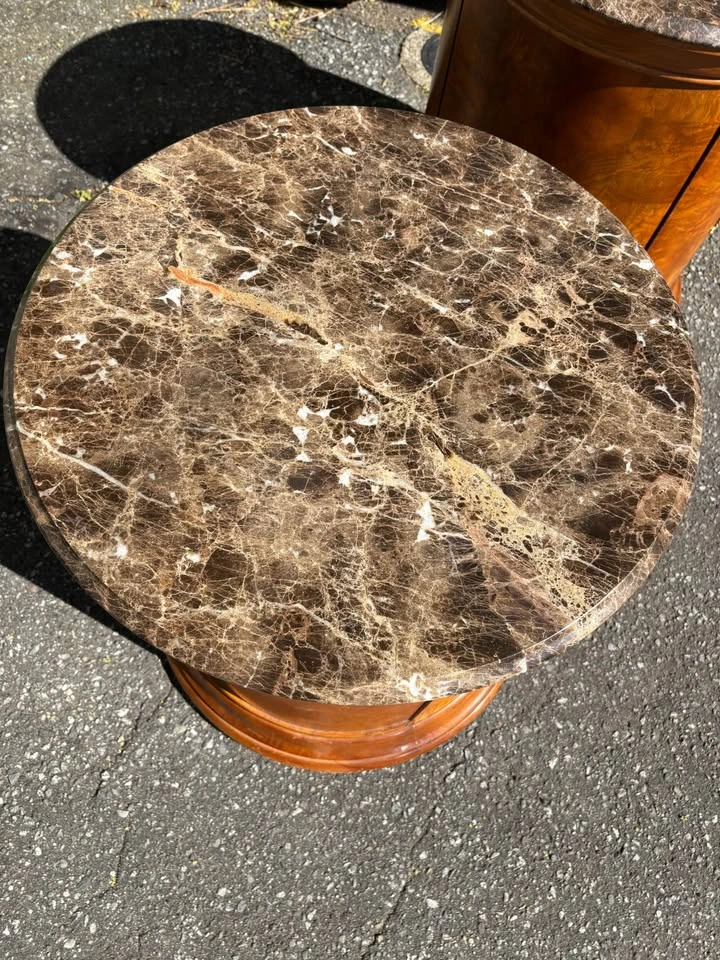 Pair of Round Marble Top Wood Side Tables - photo 4