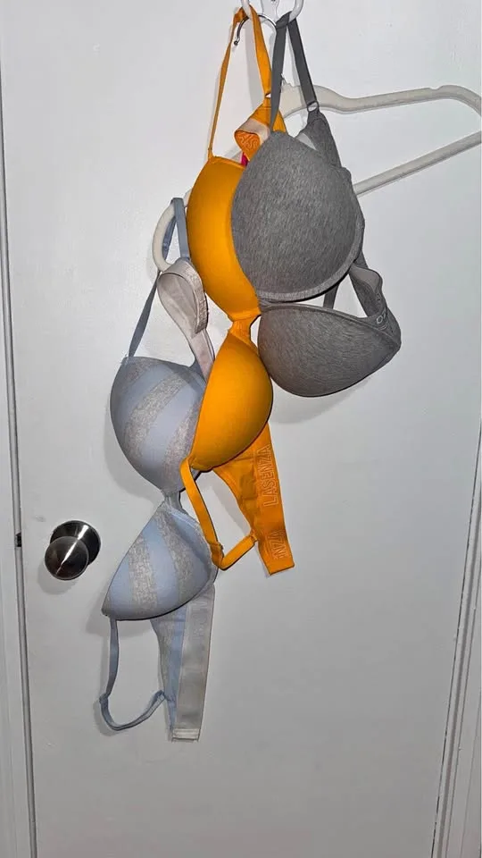 Bundle of 3 bras - 36D - Almost New! thumbnail