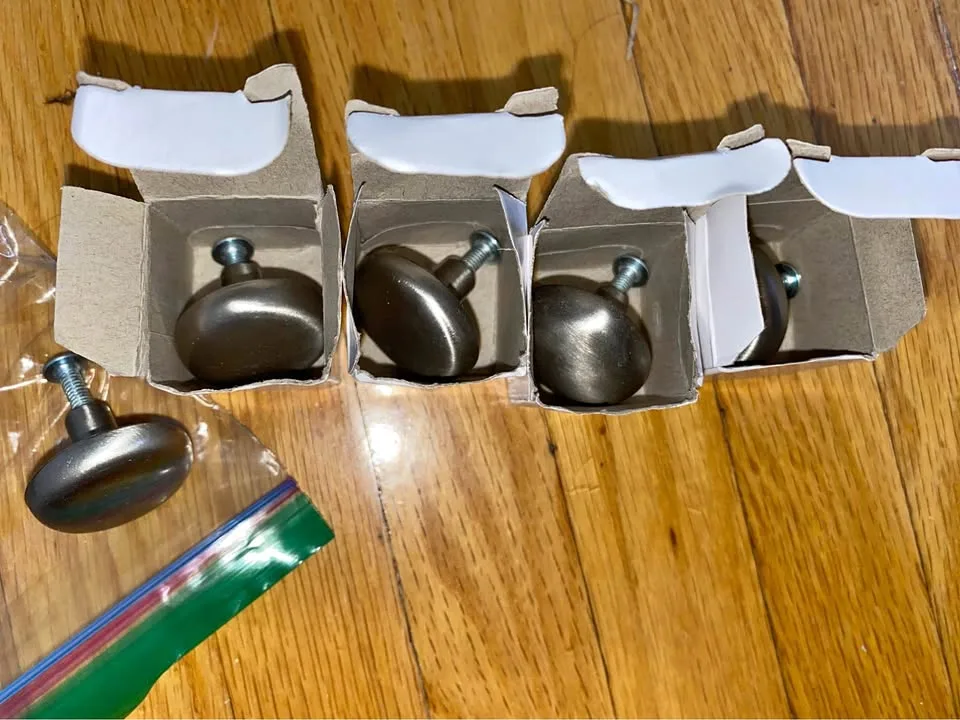 7 Knobs for sale. thumbnail