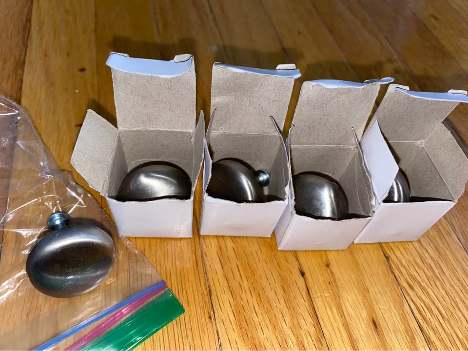 7 Knobs for sale. - photo 2