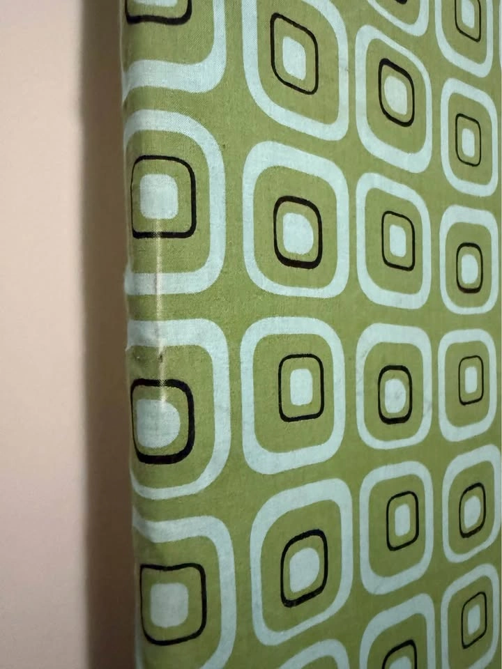 Ironing Board | Adjustable Height | Folding | Good Condition - photo 4