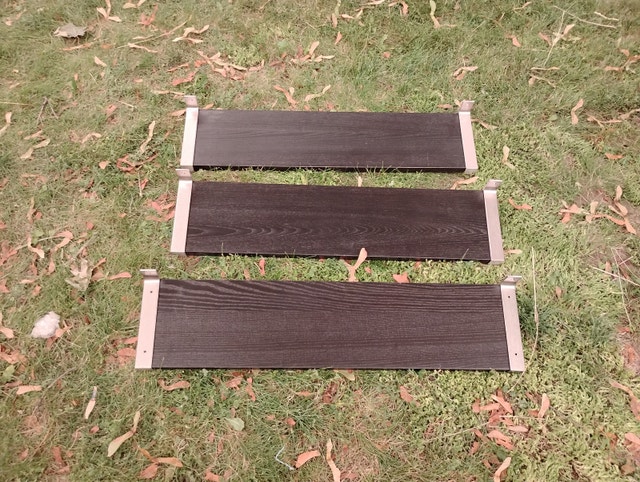 Set of three shelves