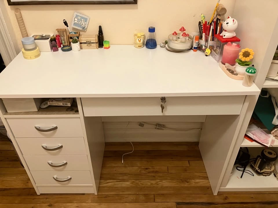 Wade Logan Computer Desk and Ikea Swivel Chair - photo 2