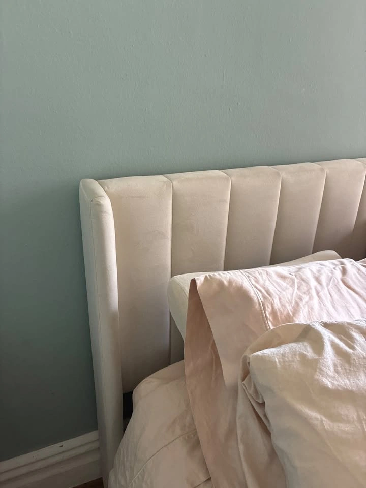 Upholstered Everly Quinn Queen Bed - photo 2