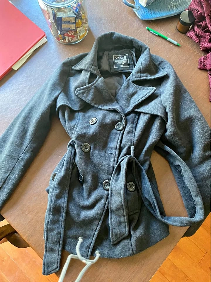 Light winter/fall button up coat, black. Woman’s medium