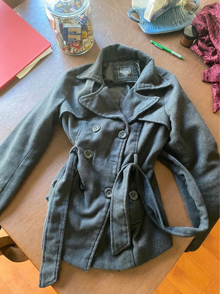 Light winter/fall button up coat, black. Woman’s medium - photo 2