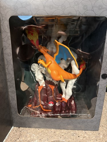 Jazwares Pokémon Select Light FX Charizard 13” Deluxe Figure - photo 3