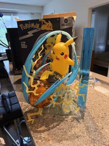 Jazwares x Pokemon 1/10 Scale Pikachu Deluxe Figure - photo 3