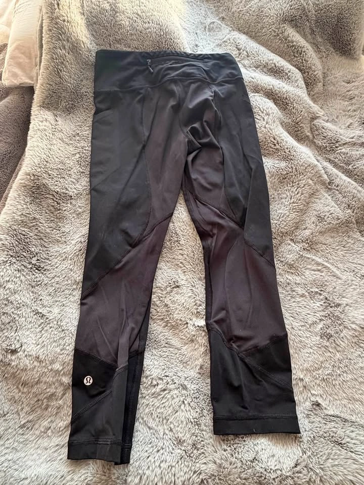Lululemon Black Crop Leggings Size 6 | Side Pockets | Zip Pocket