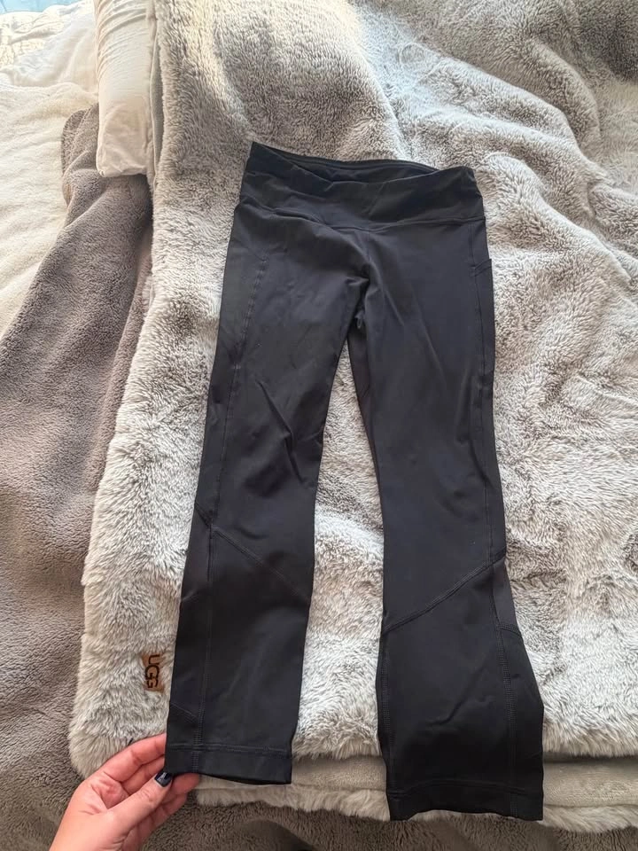 Lululemon Black Crop Leggings Size 6 | Side Pockets | Zip Pocket - photo 4