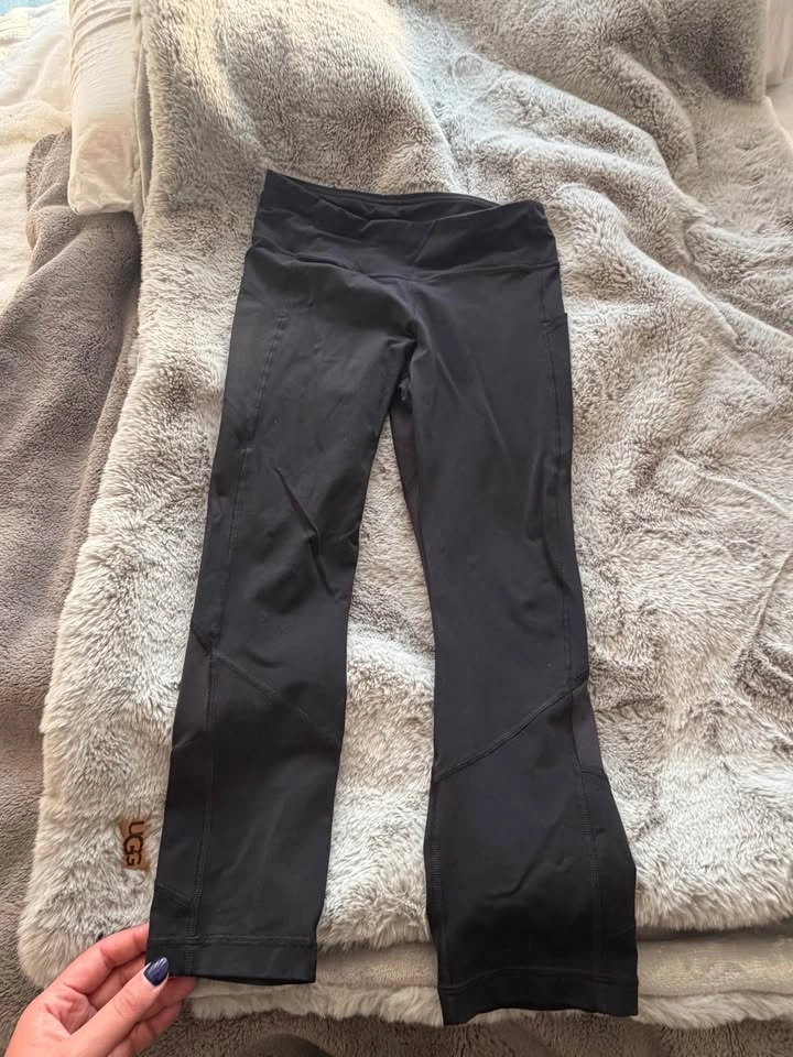 Lululemon Black Crop Leggings Size 6 | Side Pockets | Zip Pocket - photo 5