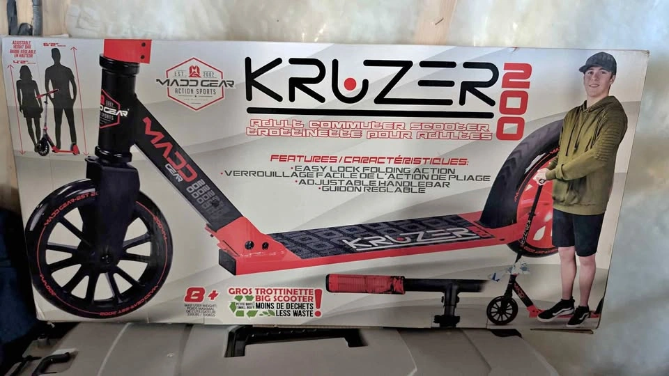 Madd Gear Kruzer 200 Adult Scooter – New in Box