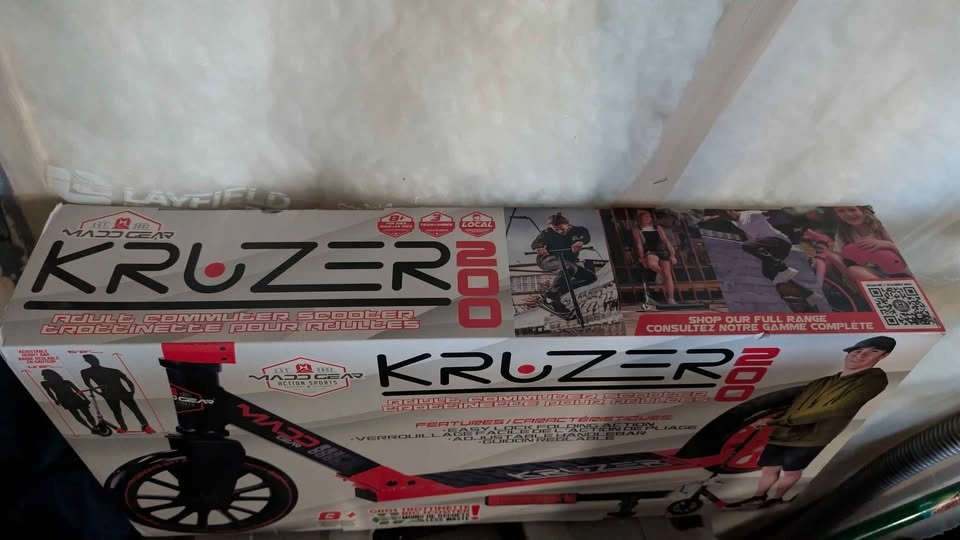 Madd Gear Kruzer 200 Adult Scooter – New in Box - photo 3
