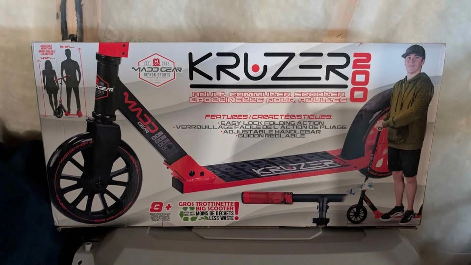 Madd Gear Kruzer 200 Adult Scooter – New in Box - photo 4