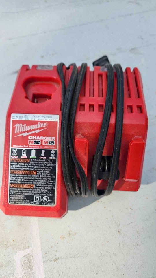 Milwaukee M12 & M18 charger 48591812
