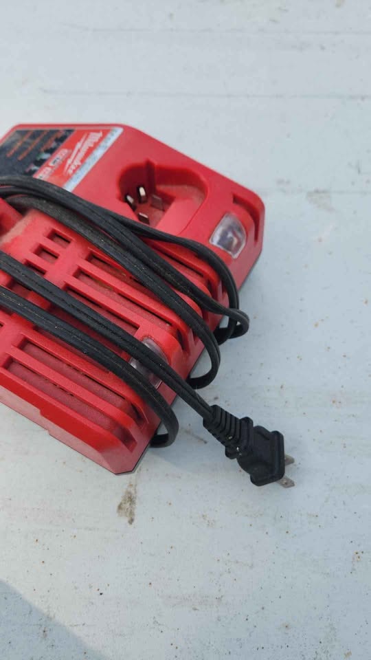 Milwaukee M12 & M18 charger 48591812 - photo 2