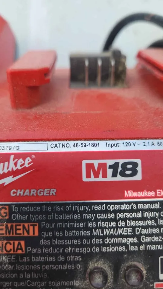 Milwaukee M18 charger 48591801 image indicator(2)