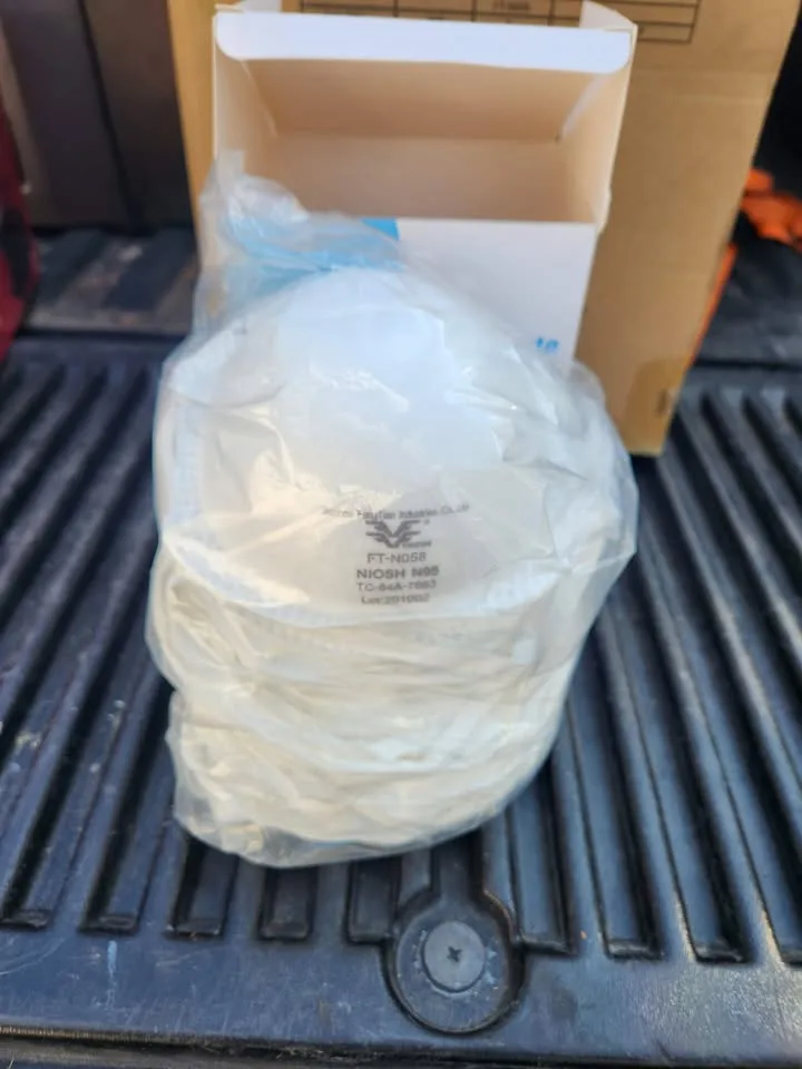 Carpenter wood chip respirator image indicator(2)