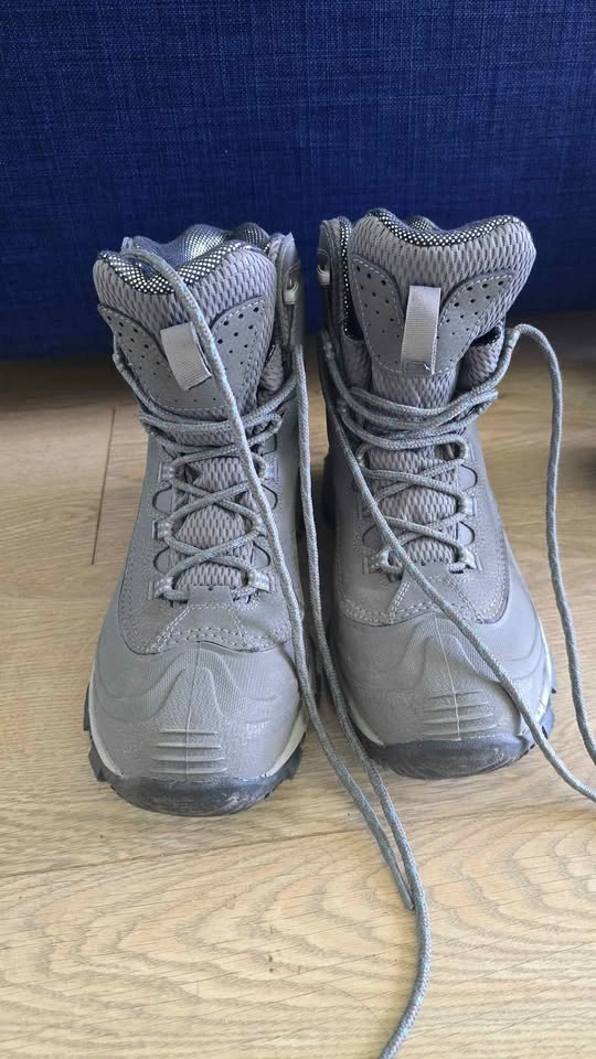 Columbia Winter Boots - Two pairs - Men's and Women's - photo 2