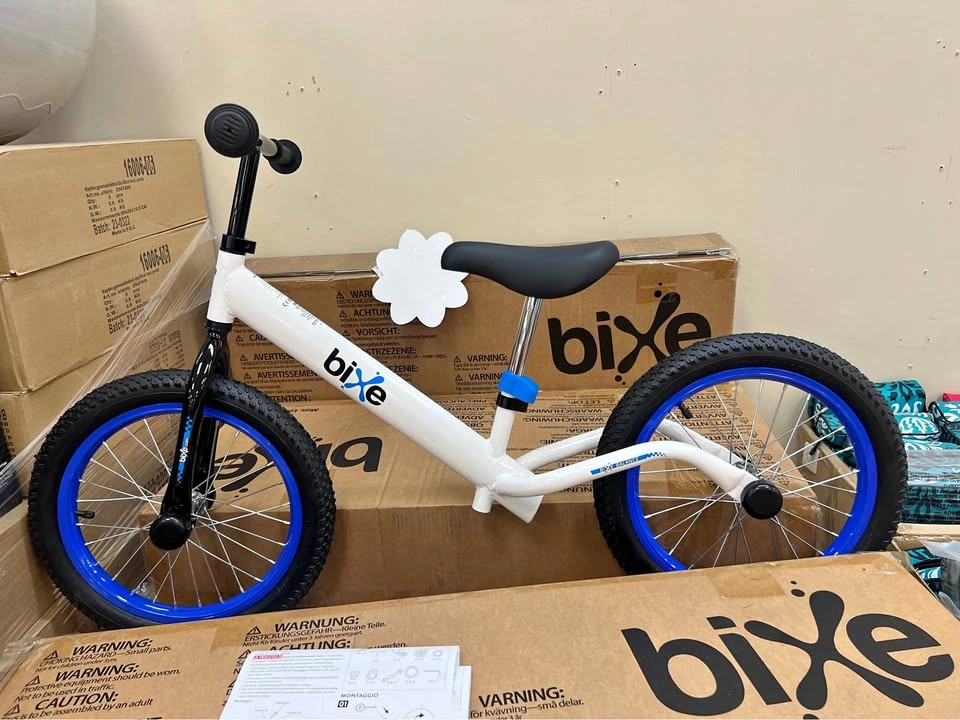 Bixe Balance Bike for Kids Aged 4-9 - New