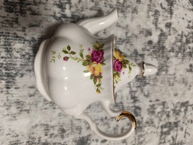 Miniature Royal Albert Old Country Roses Teacup and Saucer Set - photo 3