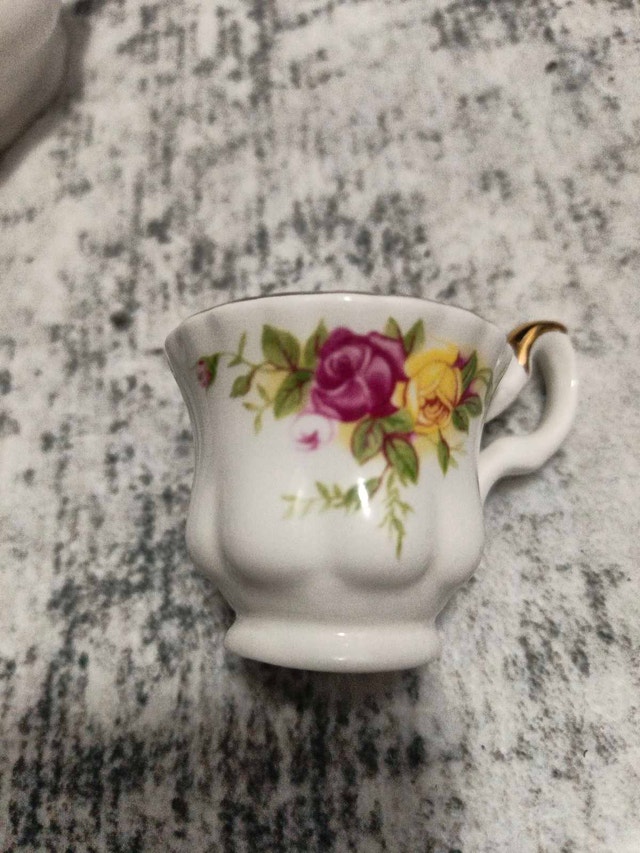 Miniature Royal Albert Old Country Roses Teacup and Saucer Set - photo 4