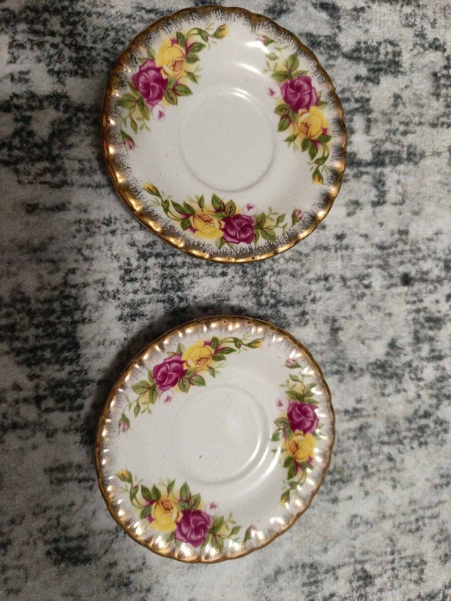 Miniature Royal Albert Old Country Roses Teacup and Saucer Set - photo 5