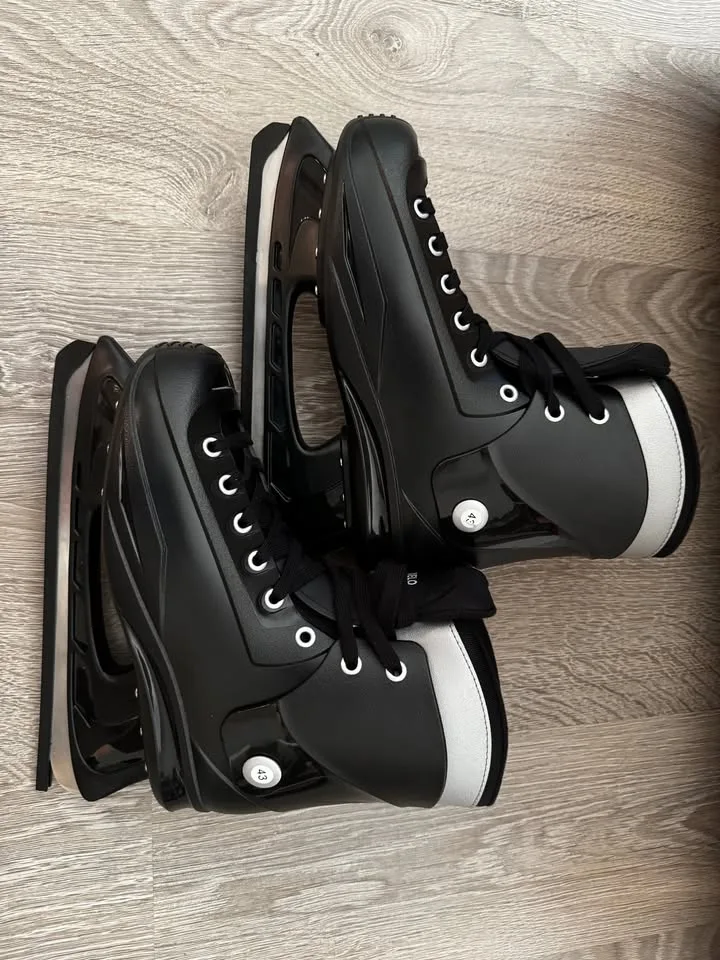 Ice skates - size EU43/US9.5 image indicator(2)