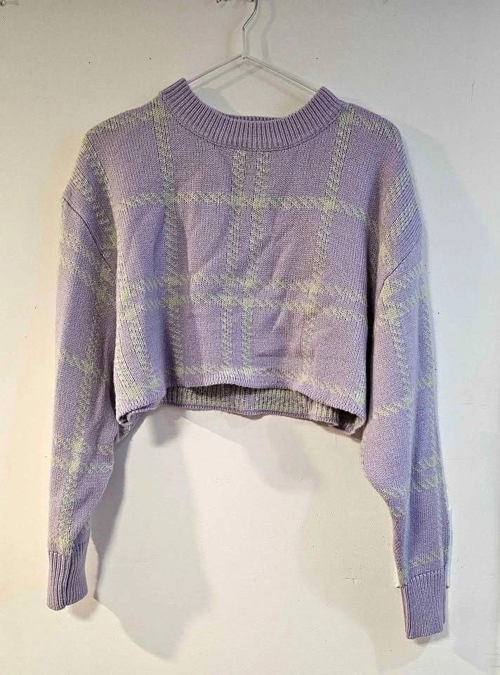 Size M Purple and green cropped sweater