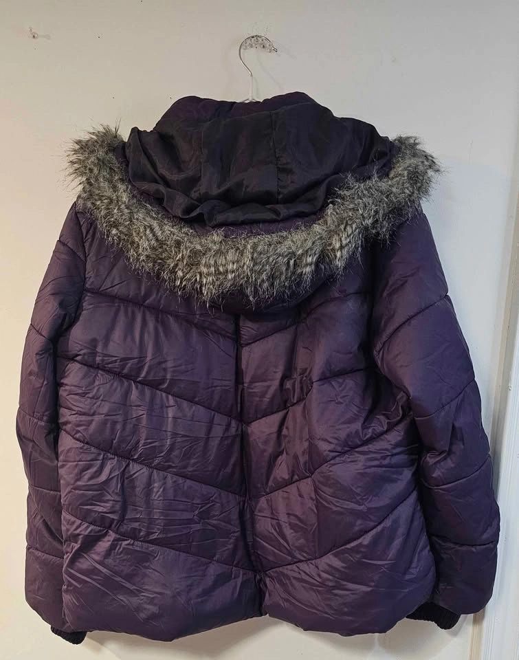 [Size M] Gap brand purple puffer jacket - photo 2