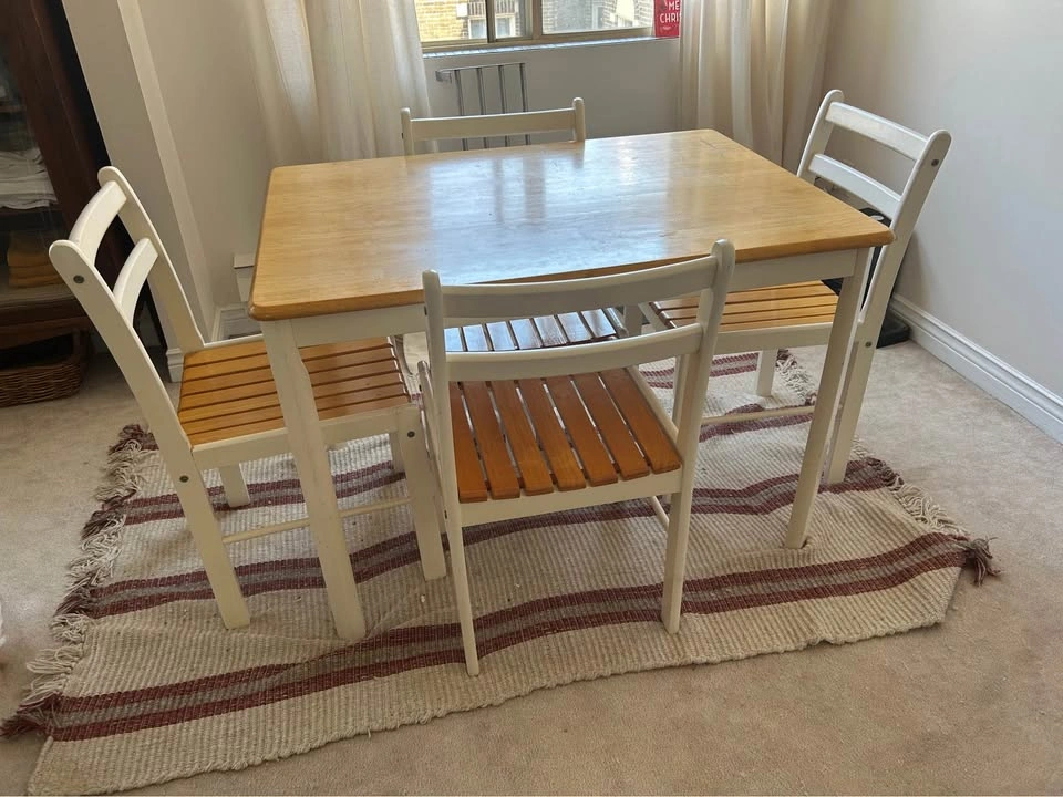 Solid wood dining table + four chairs - photo 2
